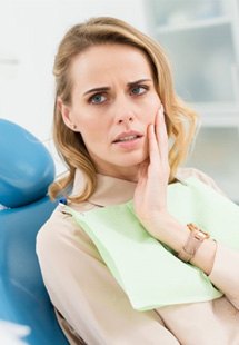 a patient visiting her dentist due to tooth pain